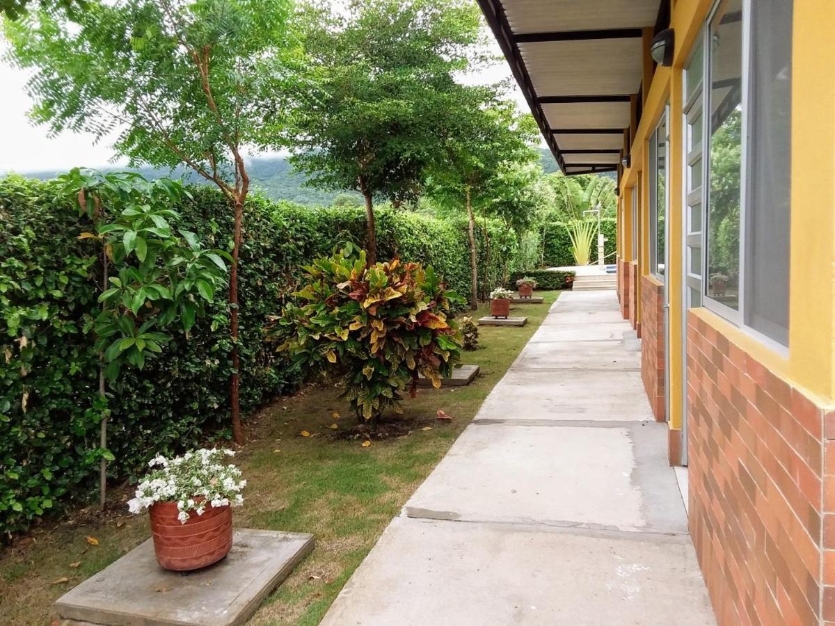 C&H Casa Campestre El Oasis Ricaurte Girardot住宿加早餐旅馆 外观 照片